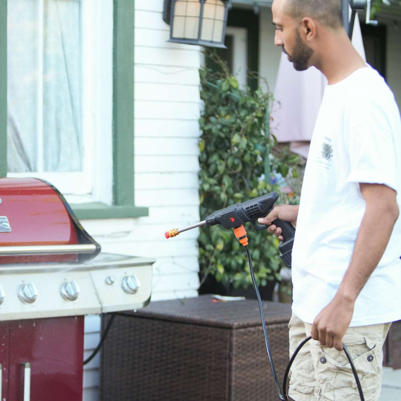 Jet Hawk Cordless Portable Pressure Washer + Additional Battery - Red