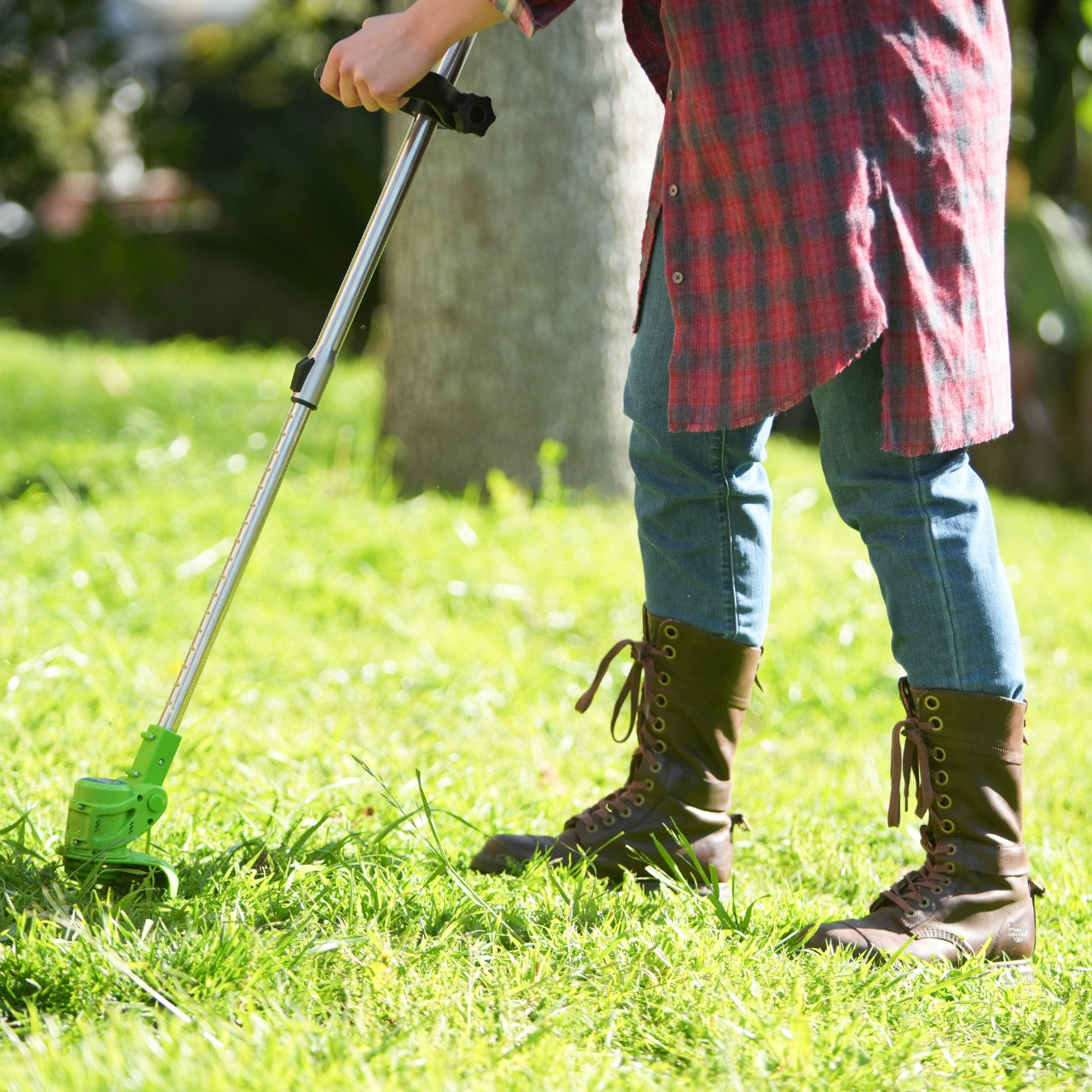 Lawn Barber 2-in-1 Trimmer and Edger + Additional Battery