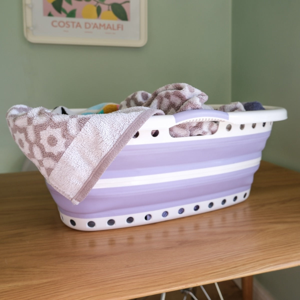 Hip Hugging Collapsible Laundry Basket